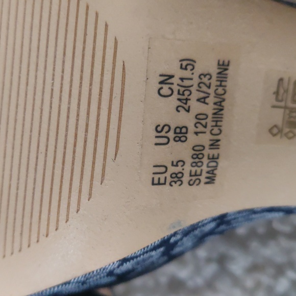 Stuart Weitzman Dancer Mif Block Platform Sandal Leopard printed denim/Blue. 8 B - Picture 10 of 11